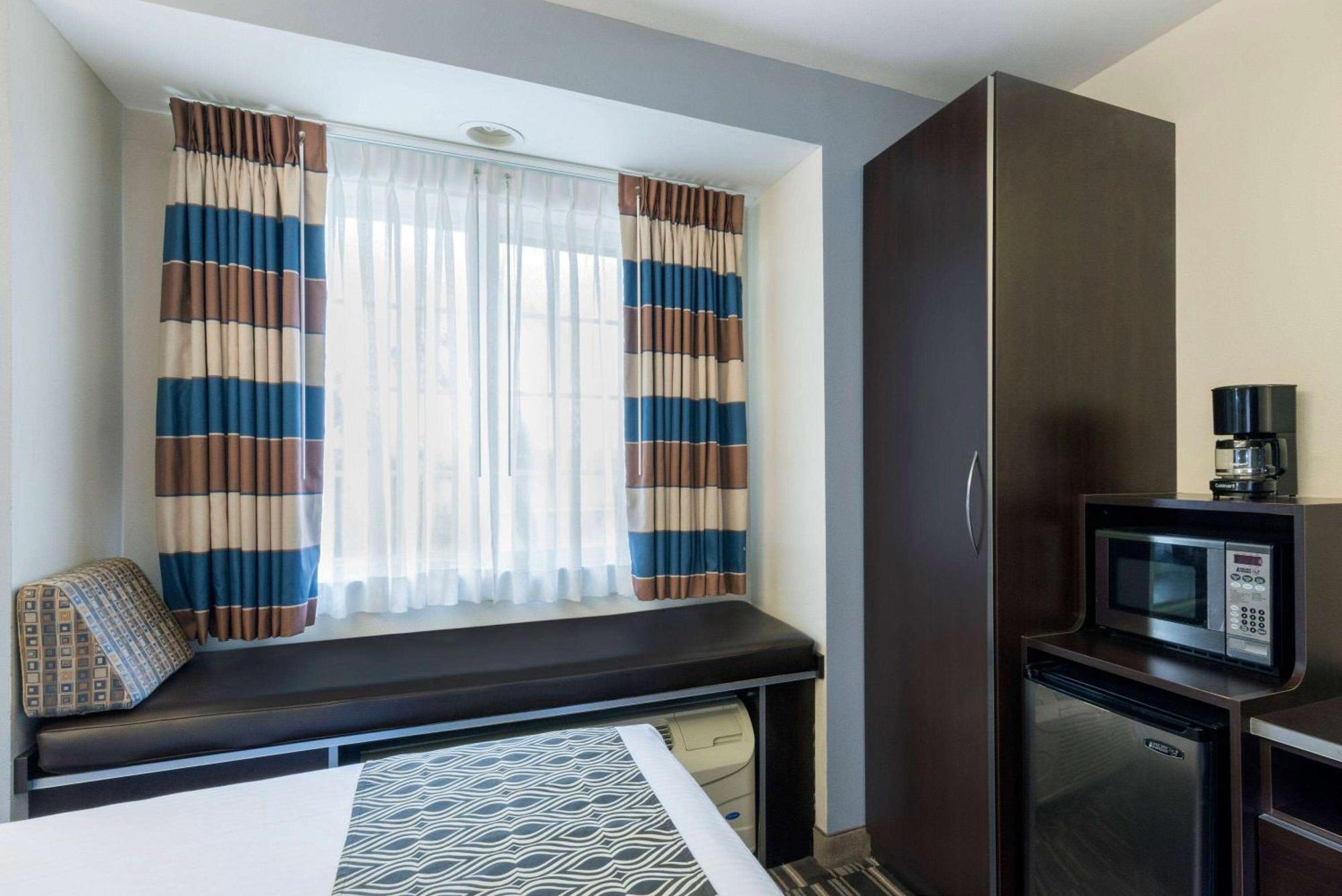 Microtel Inn And Suites Baton Rouge Airport Екстер'єр фото
