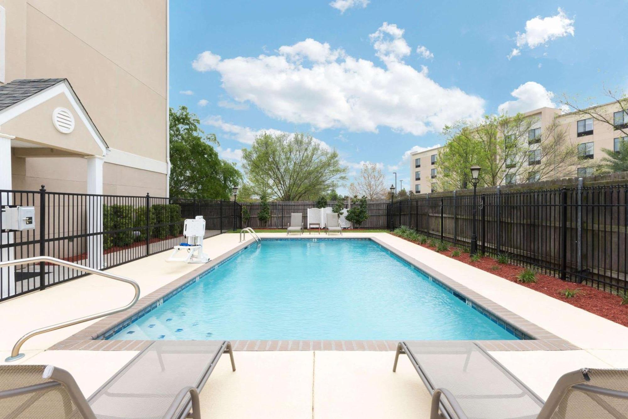 Microtel Inn And Suites Baton Rouge Airport Екстер'єр фото